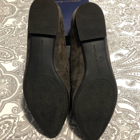 ⬇️ Adrienne Vittadini grey suede flats - Picture 6 of 7